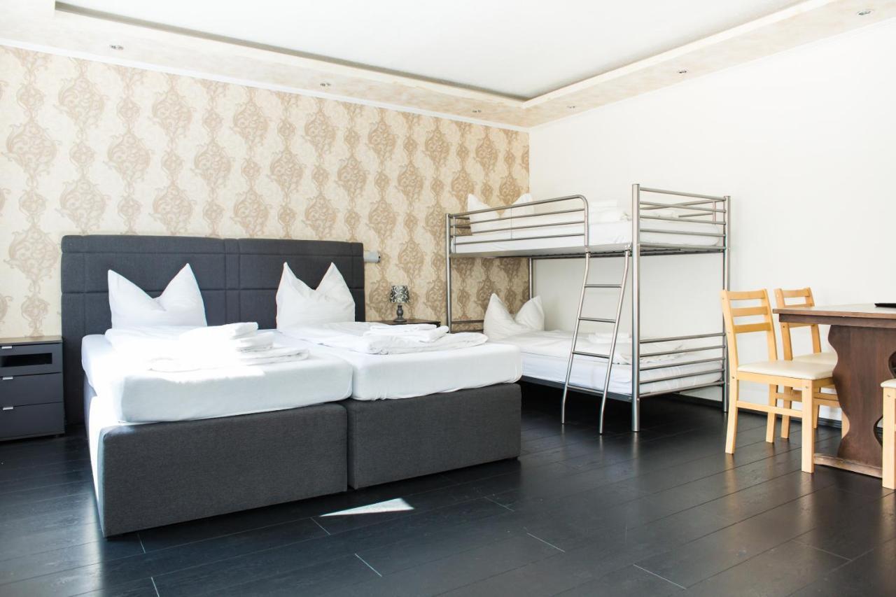 & Auberge de jeunesse *